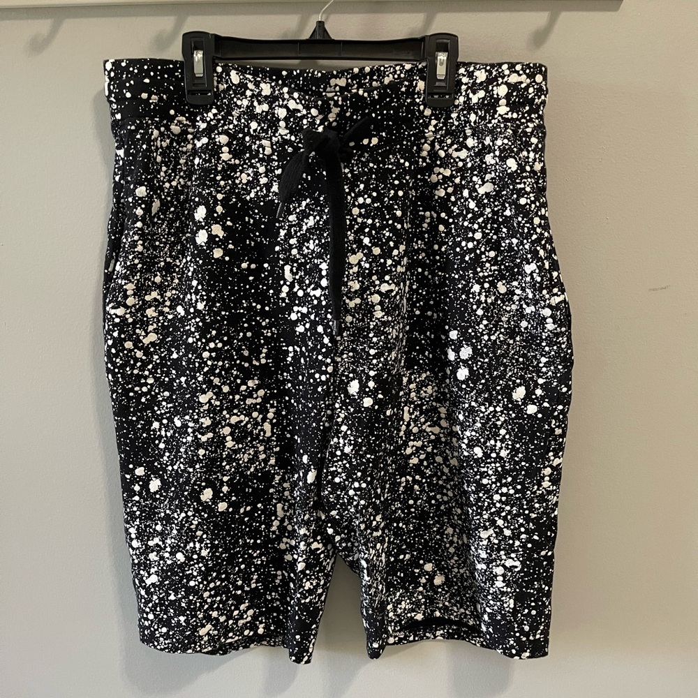 Rolling Paper men shorts 100% cotton black and white splatter  size XL boxGE